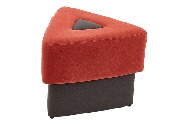 raja kumaş döşemeli dekoratif üçgen puf