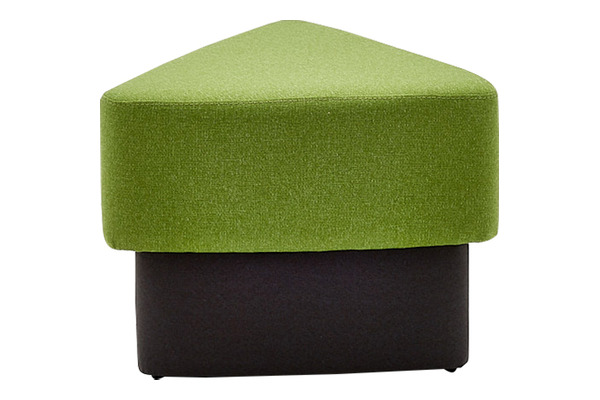 raja kumaş döşemeli üçgen puf